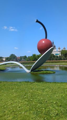 Riesige wasserspeiende Kirsche