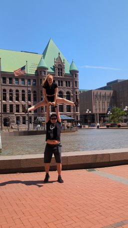 Sportliche Aktivitäten vor der Minneapolis City Hall